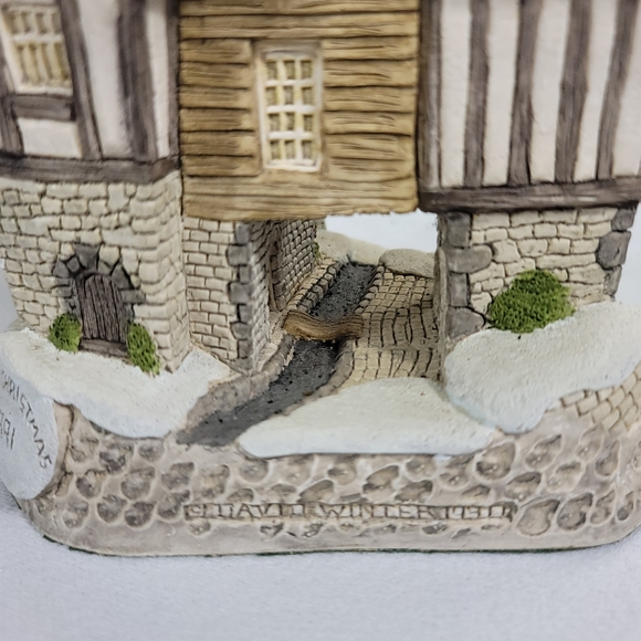 David Winter Cottage - 1991 Fred's Home - Picture 13 of 15